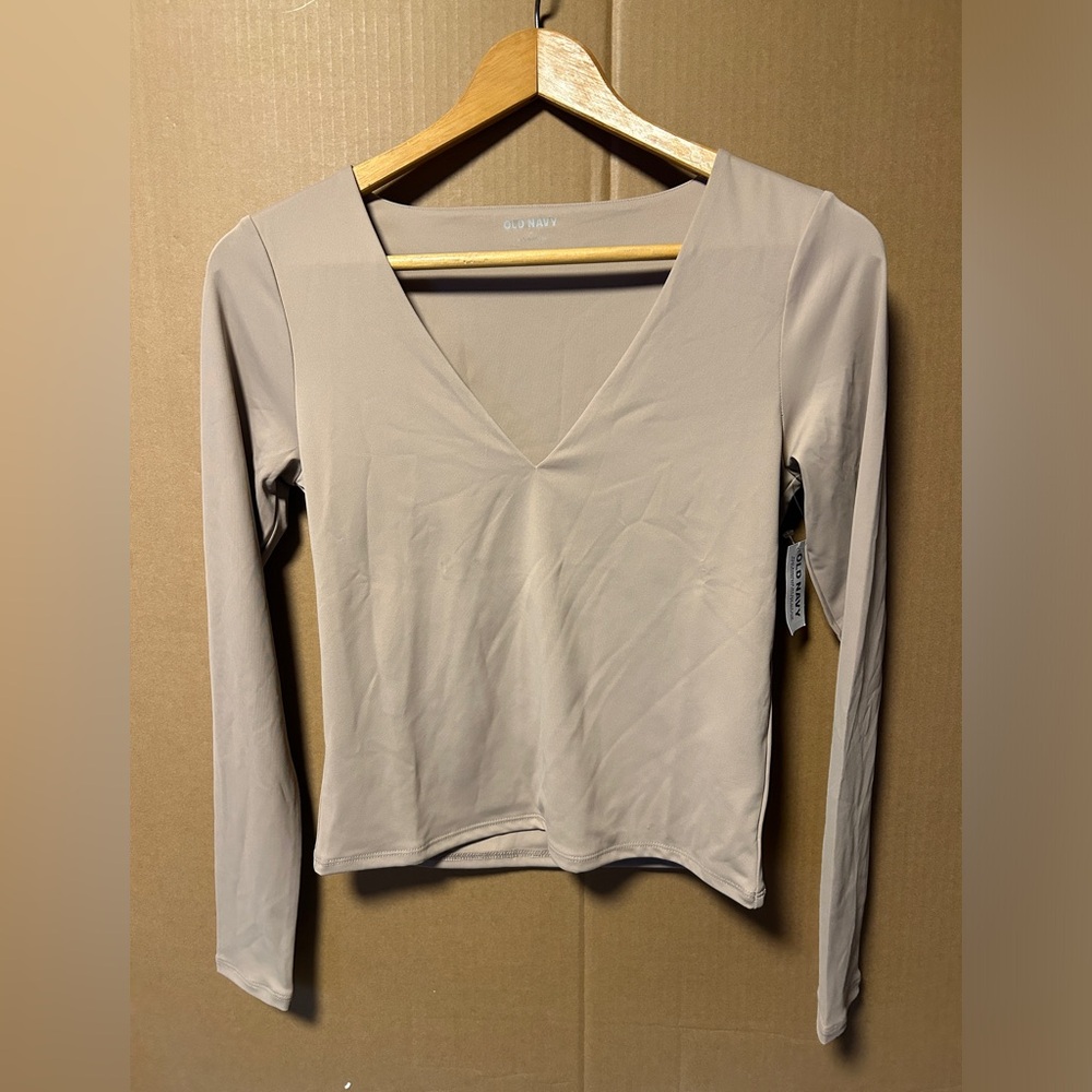 Thin silky crop v neck